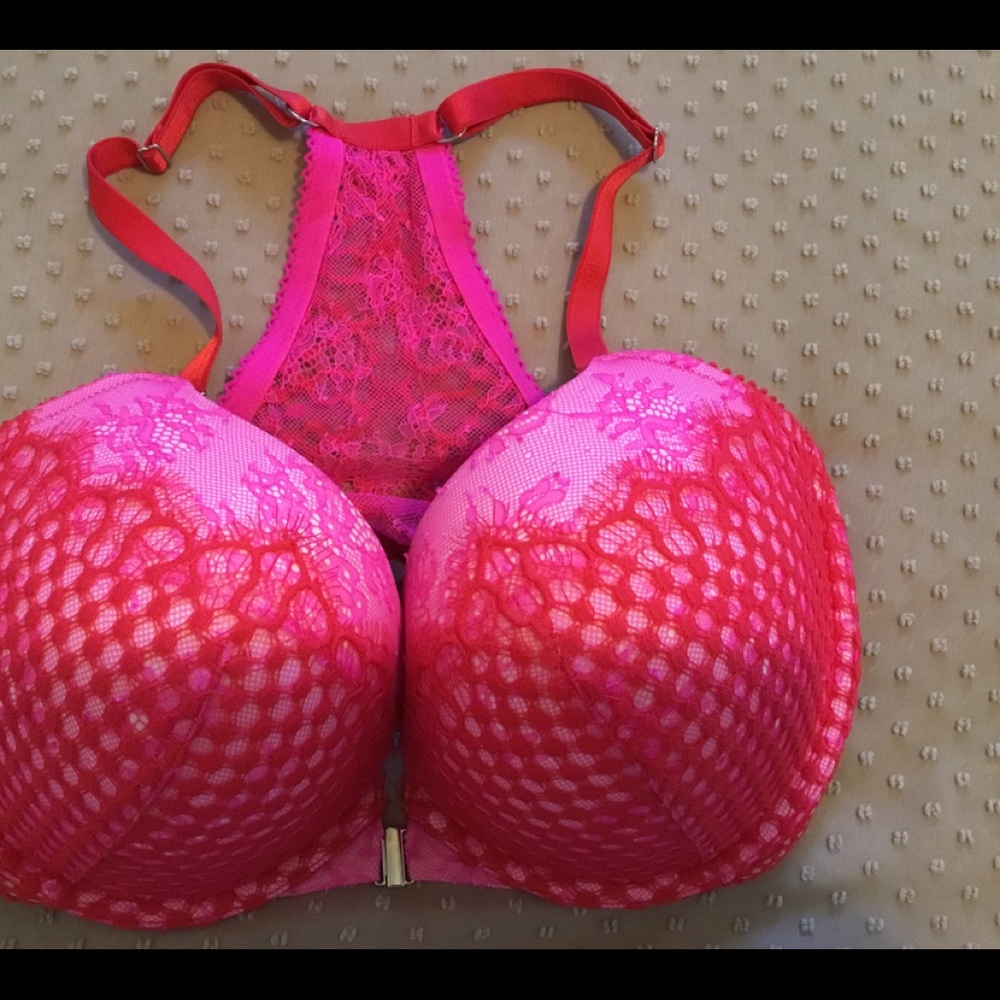 NWOT Front Close Lace Overlay Bra